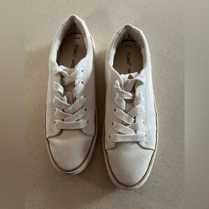 TOMS Classic White Lace-Up Shoes
